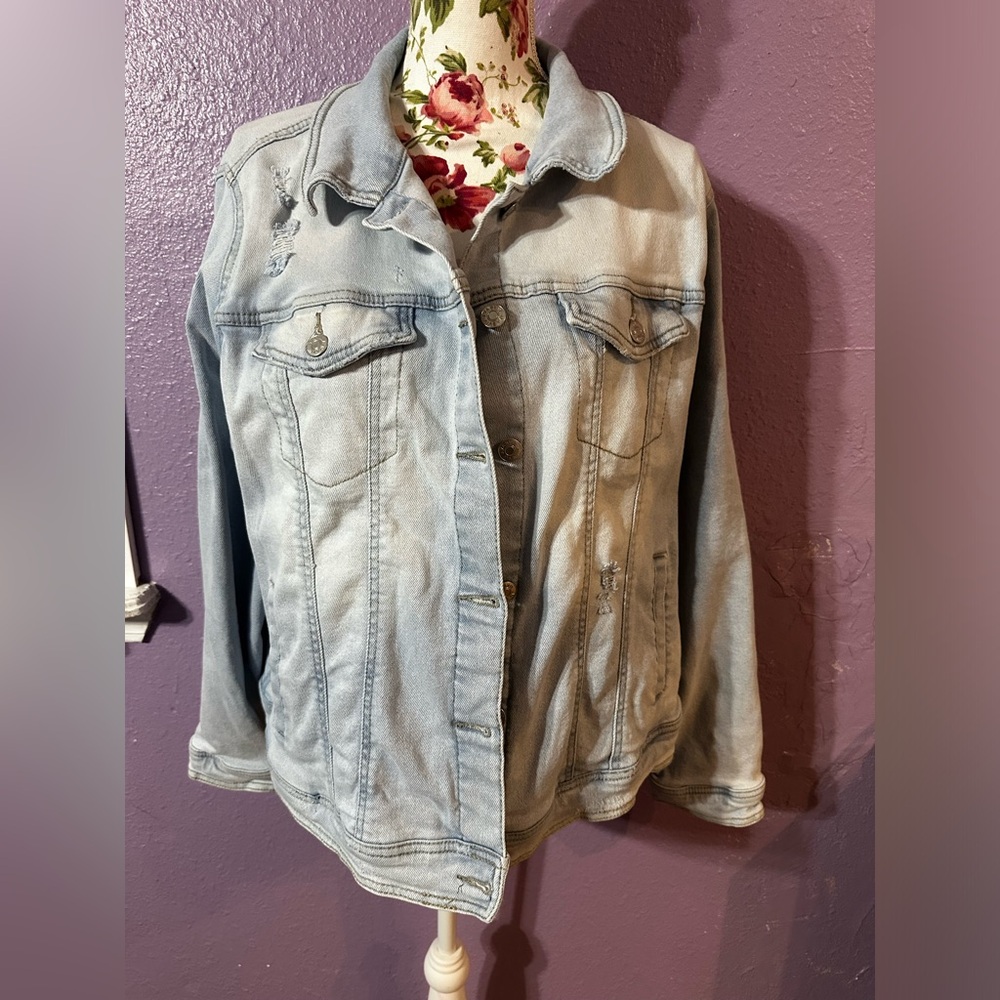 AVA VIV JEAN JACKET 93% COTTON / 5% RECYCLED POLYESTER /2% SPANDEX